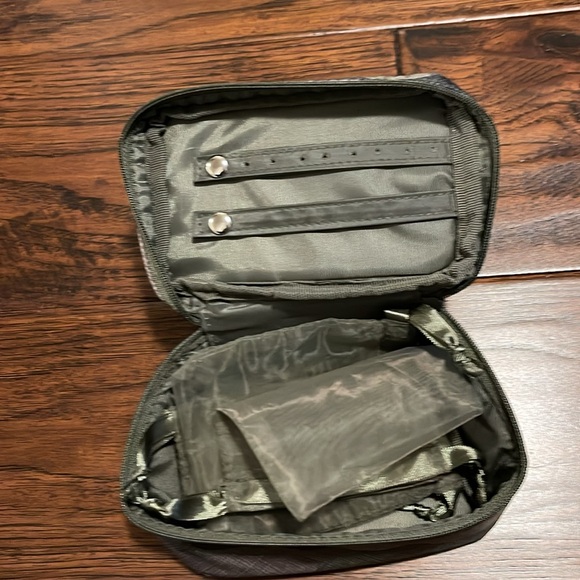 THIRTY ONE Jewelry Case - Picture 2 of 5